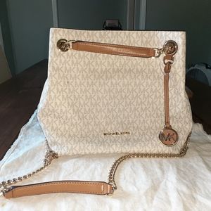 MK Jet Set Chain Medium Signature Messenger Bag